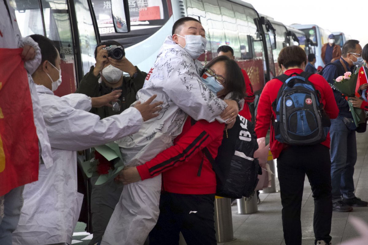 Vuhan'dan binlerce kişi ayrıldı