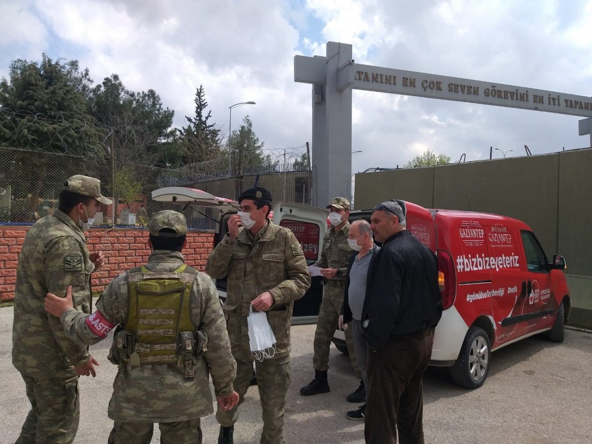 iha Gaziantep Belediyesi'nden Mehmetçik'e maske desteği