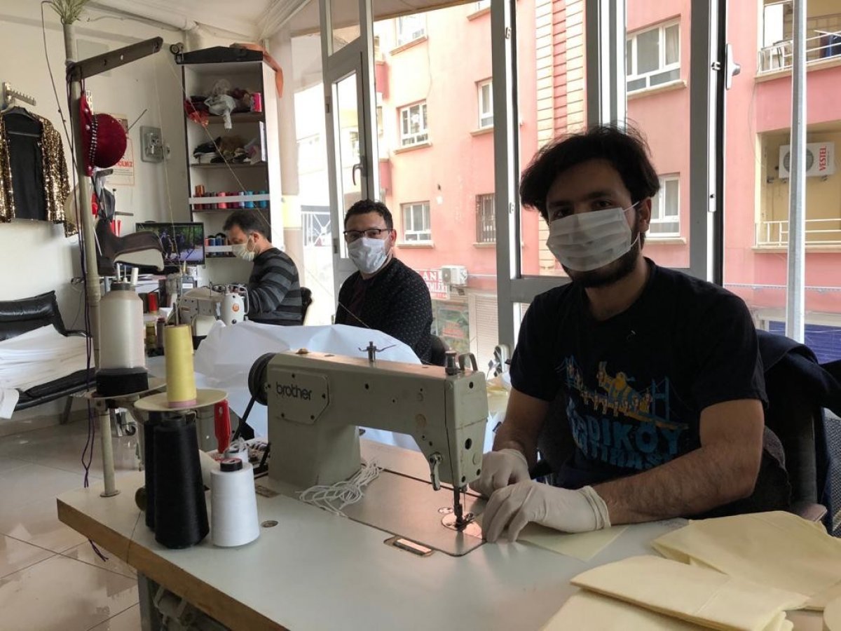 iha Suriyeli kardeşler, maske yapımı için kolları sıvadı