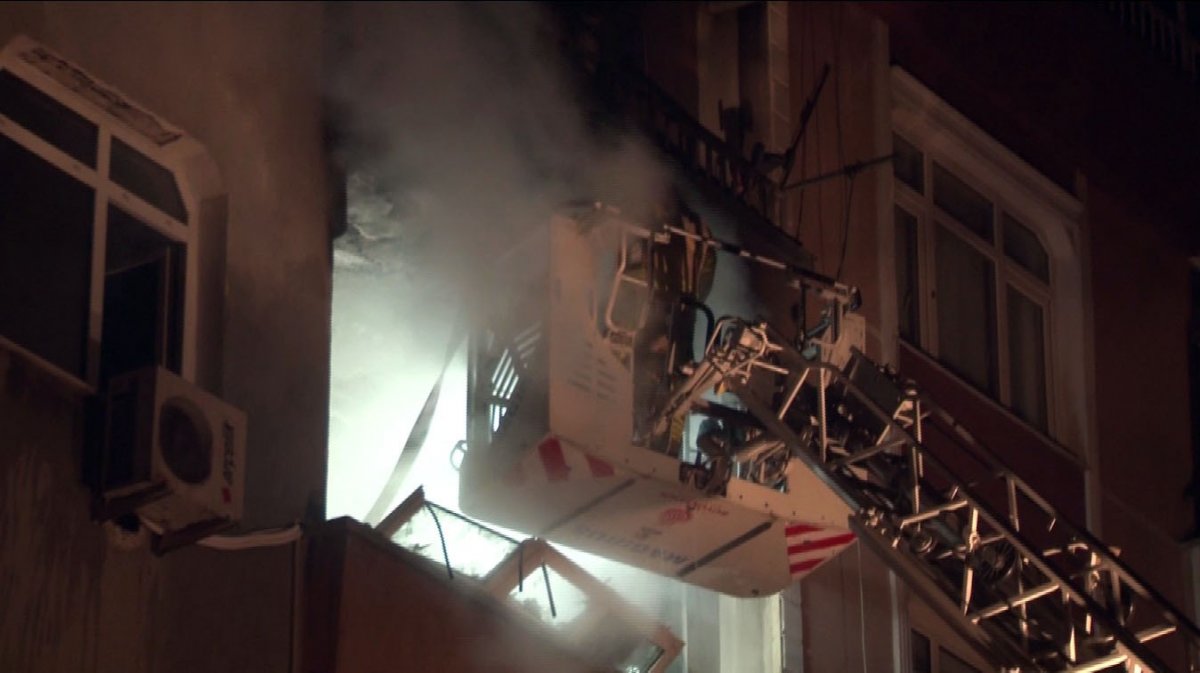 i Güngören'de bir dairede doğalgaz patlaması: 4 yaralı