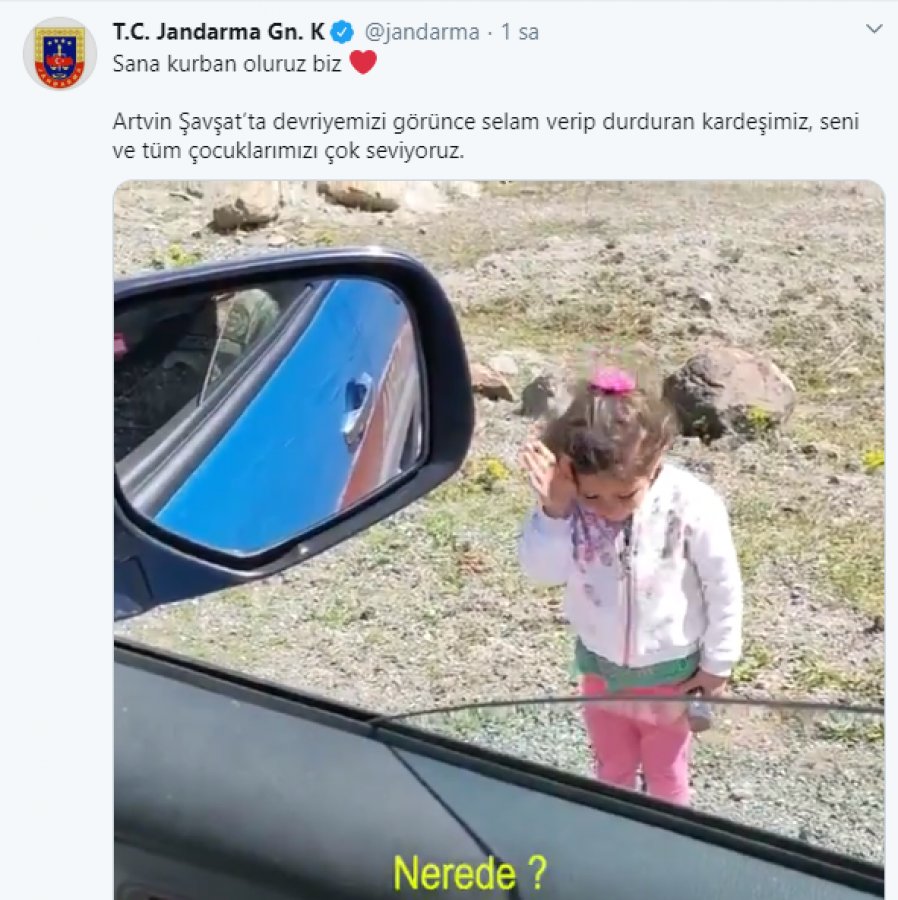 Artvin Şavşat’ta jandarmaya selam verip durduran çocuk