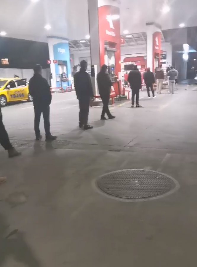 Sokağa çıkma yasağının ardından marketlere akın