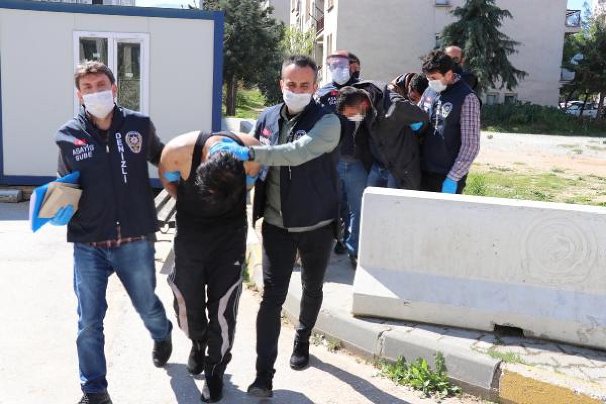 d Denizli'de 3 polis memuru darbedildi