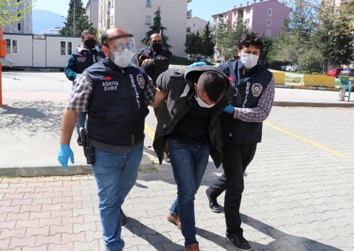 d Denizli'de 3 polis memuru darbedildi