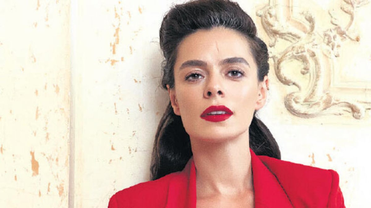 Özge Özprinçci, cep telefonunu çöpe attı