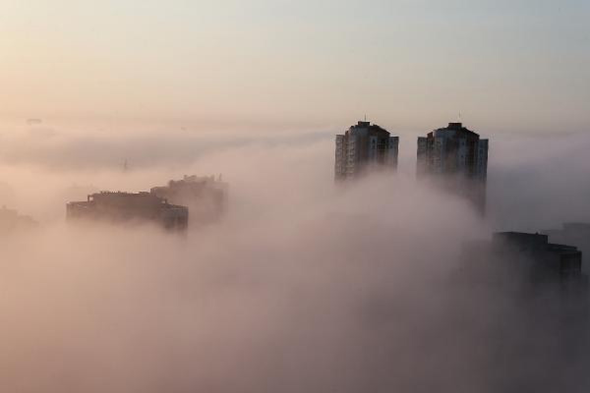 İstanbul'da yoğun sis yüzünden binalar kayboldu