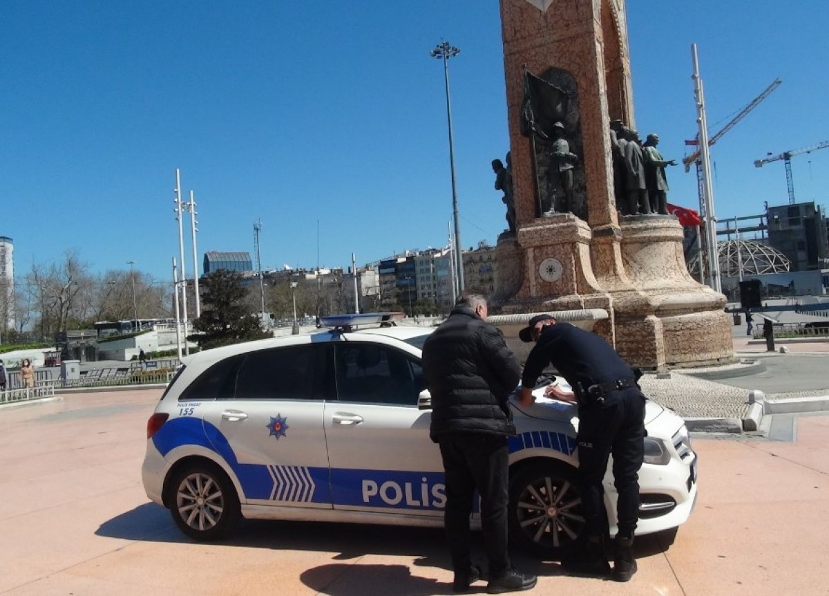 i Taksim'de bir çift yakın temastan ceza yedi