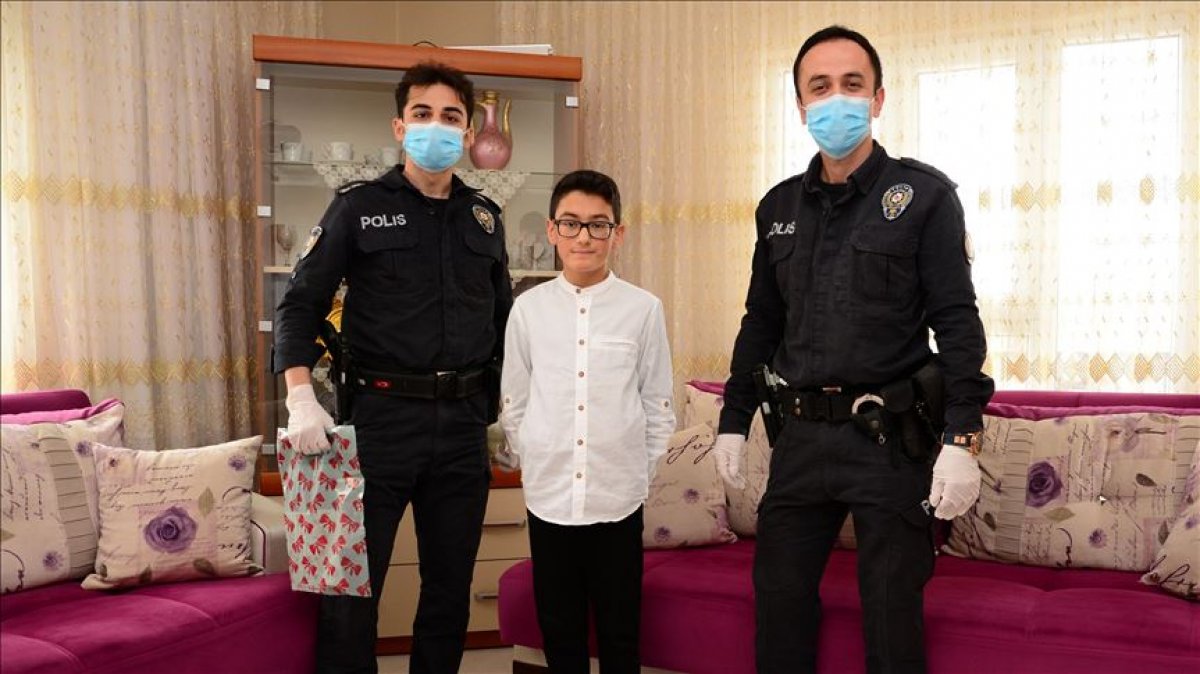 a Bilgisayar parasını Milli Dayanışma'ya bağışladı