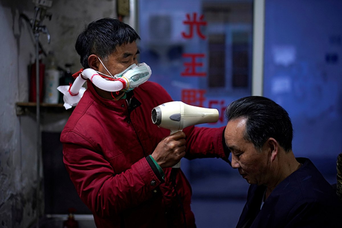 r Vuhan'da berberler işbaşı yaptı