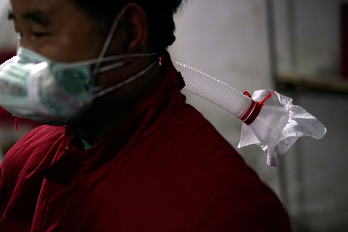 r Vuhan'da berberler işbaşı yaptı