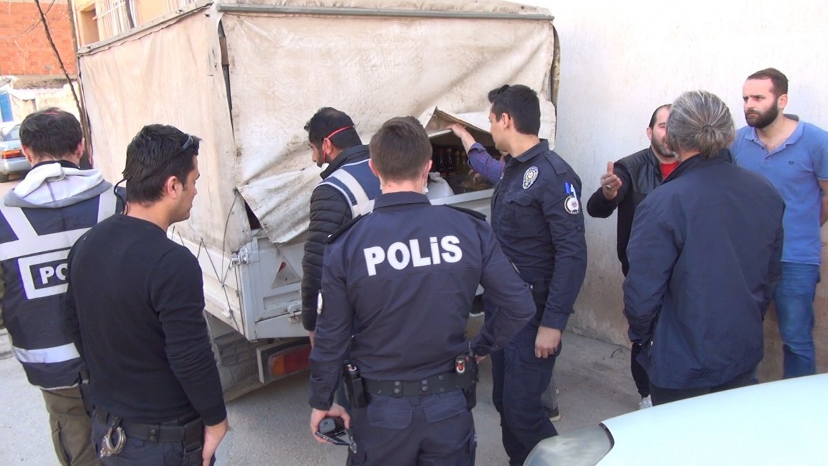 i Bursa'da hırsızlar pazarcının arabasını soydu