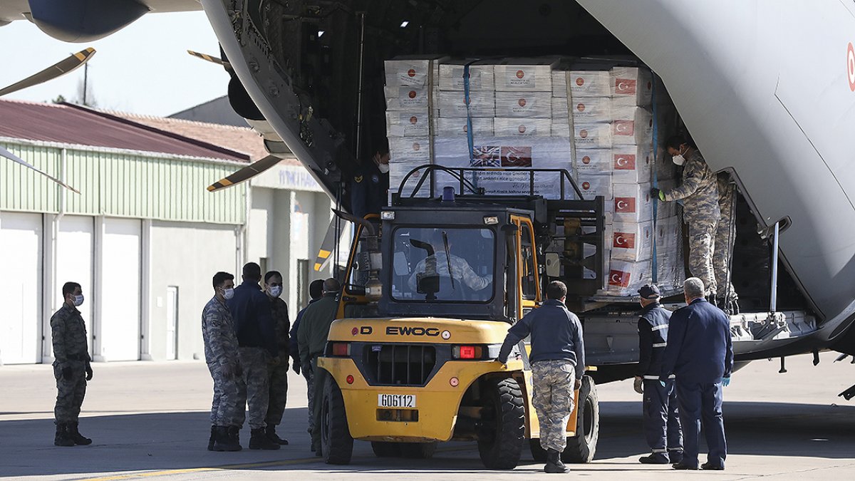 a İngiltere'ye ikinci grup sağlık malzemesi gönderildi