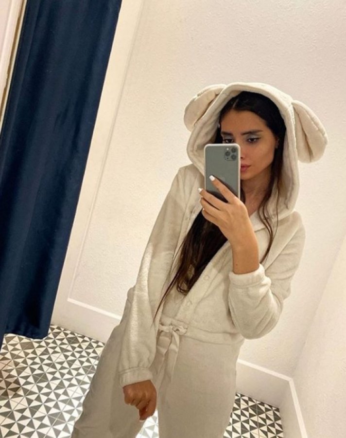 i İranlı mankenin rezidansında yavru aslan ve piton çıktı