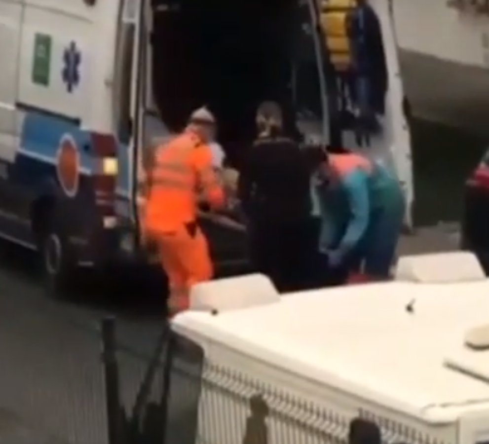 İspanyalı kadından karantinaya çıplak protesto