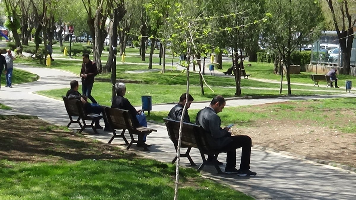 i Diyarbakır'da yasak sonrası sokaklar yine doldu