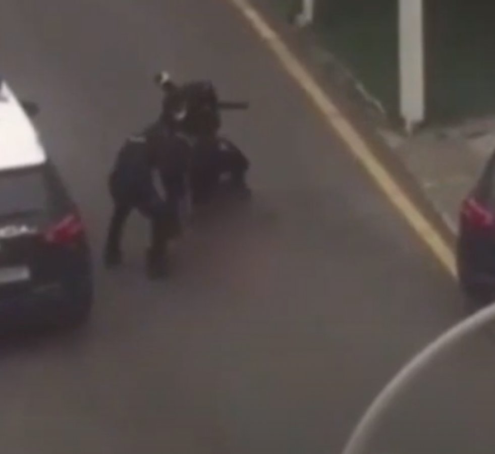 İspanyalı kadından karantinaya çıplak protesto