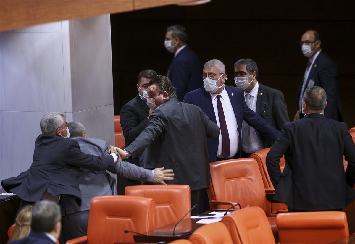 a TBMM'de MHP'li ve İyi Parti'li vekiller arasında kavga