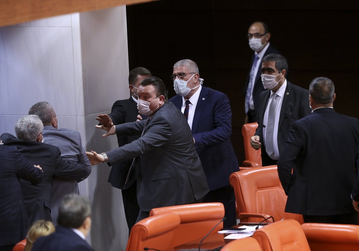 a TBMM'de MHP'li ve İyi Parti'li vekiller arasında kavga
