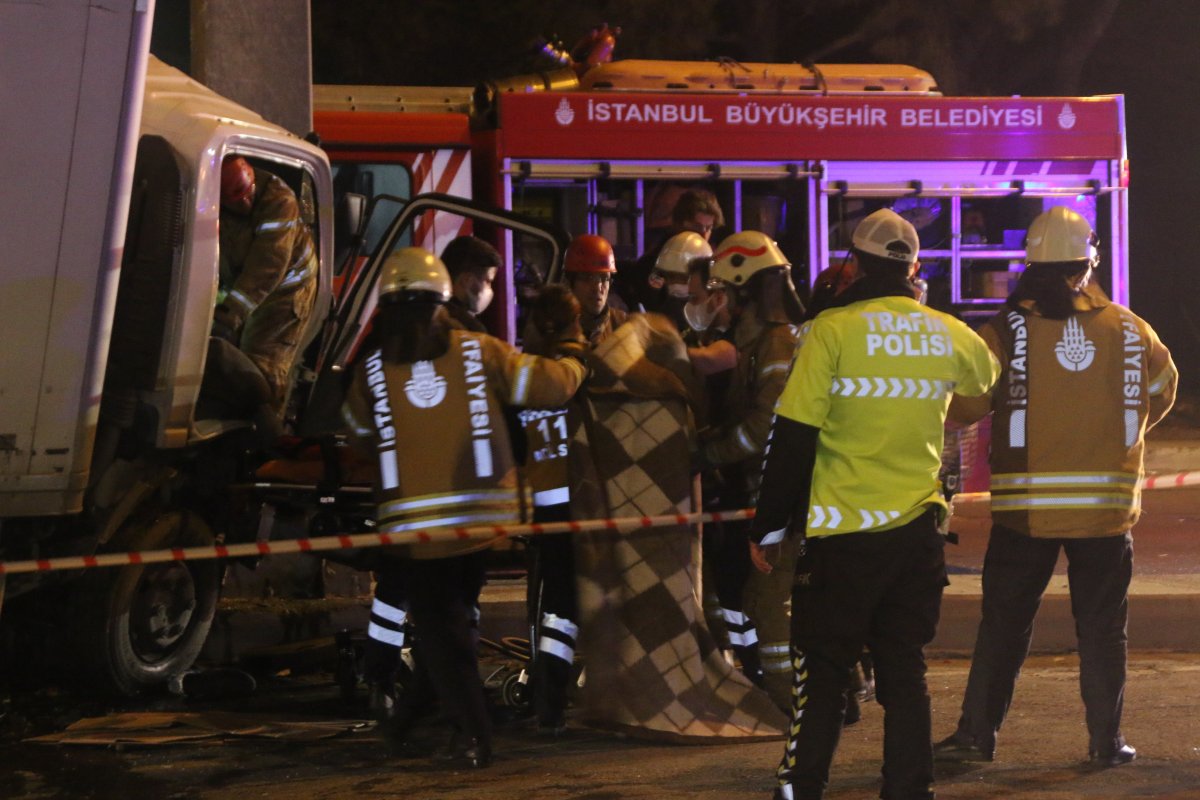 i Sarıyer'de kamyonet direğe çarptı: 1 ölü