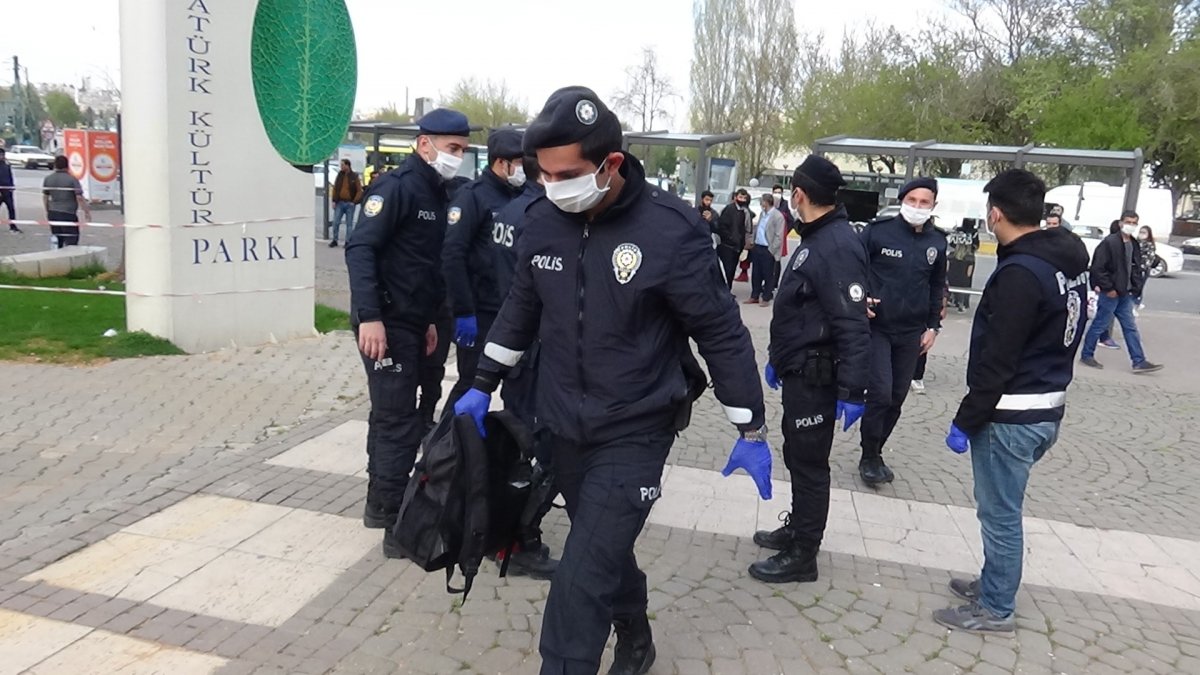 i Şüpheli paketi görenler sosyal mesafeyi unuttu