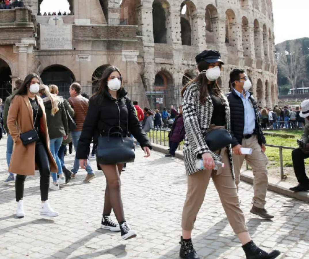 Sosyal mesafe 2022’ye kadar devam edebilir