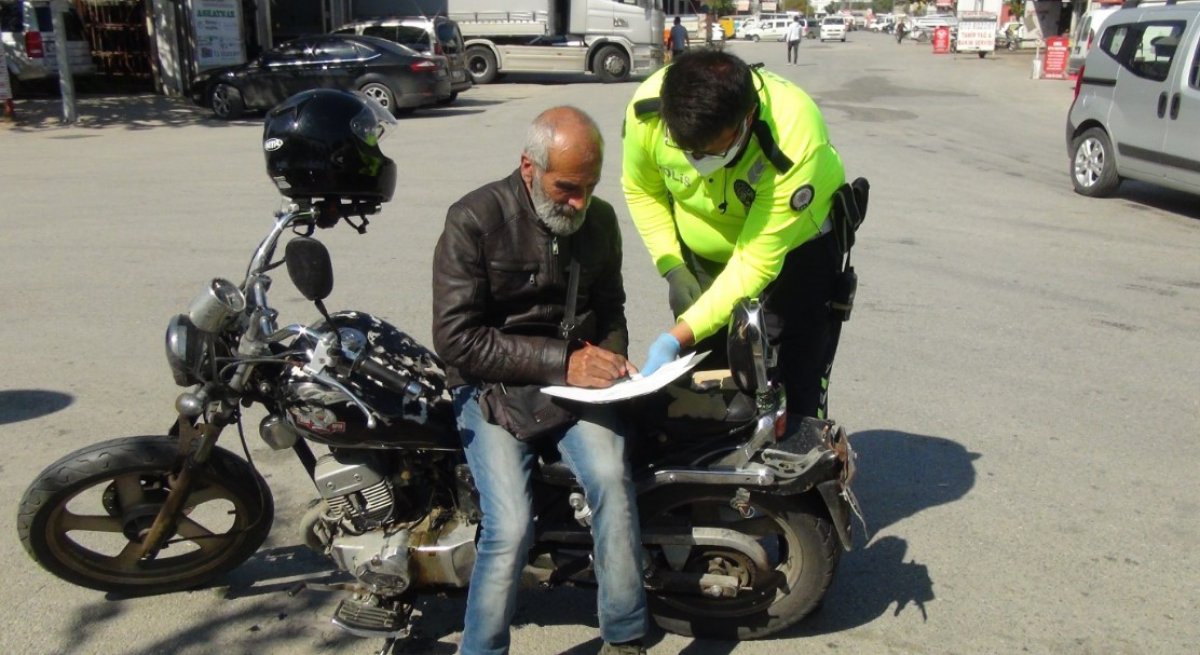 Antalya'da yaşlı adam, alkollü bir şekilde kaza yaptı