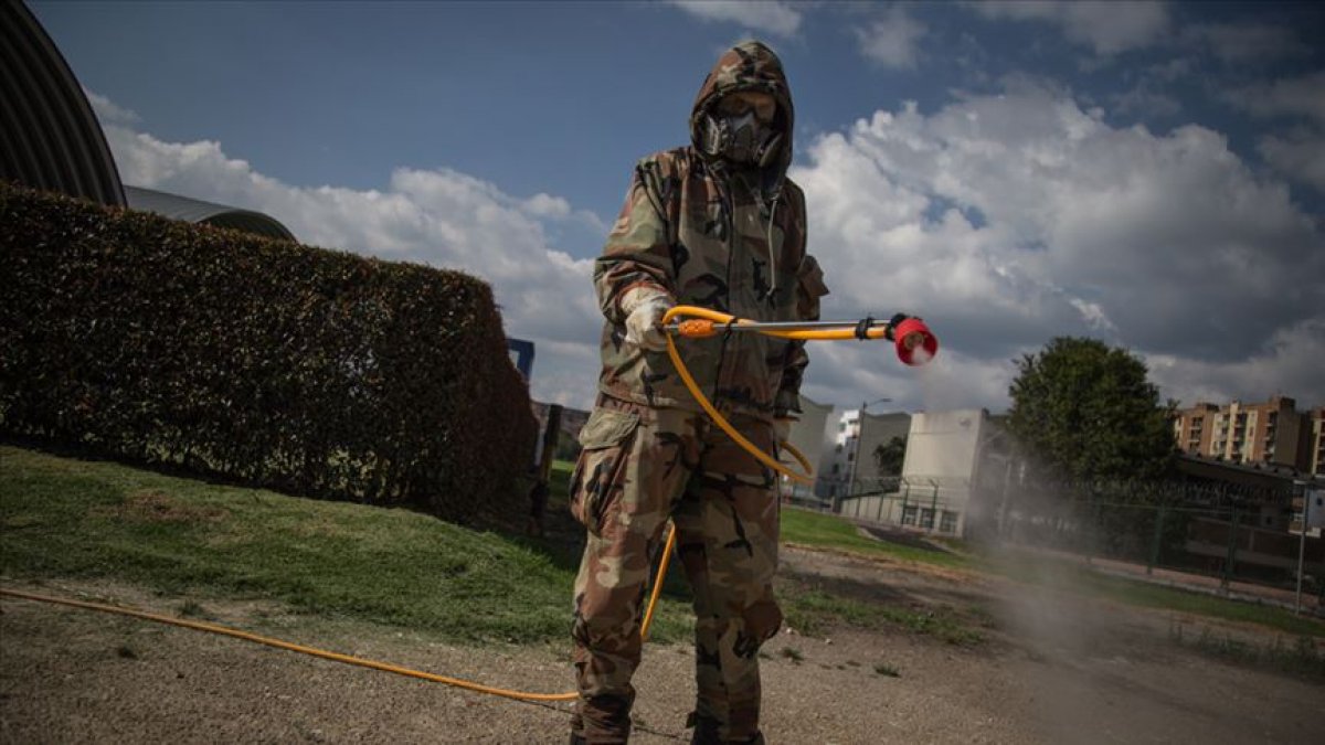 İngiltere'de kısmi karantina 3 hafta uzatıldı