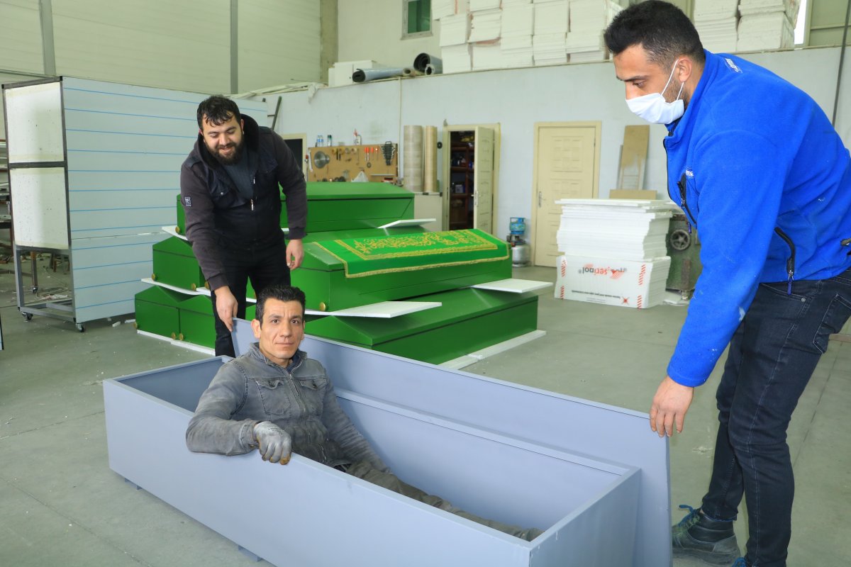 i Sivas'ta koronavirüse karşı özel tabut yapıldı