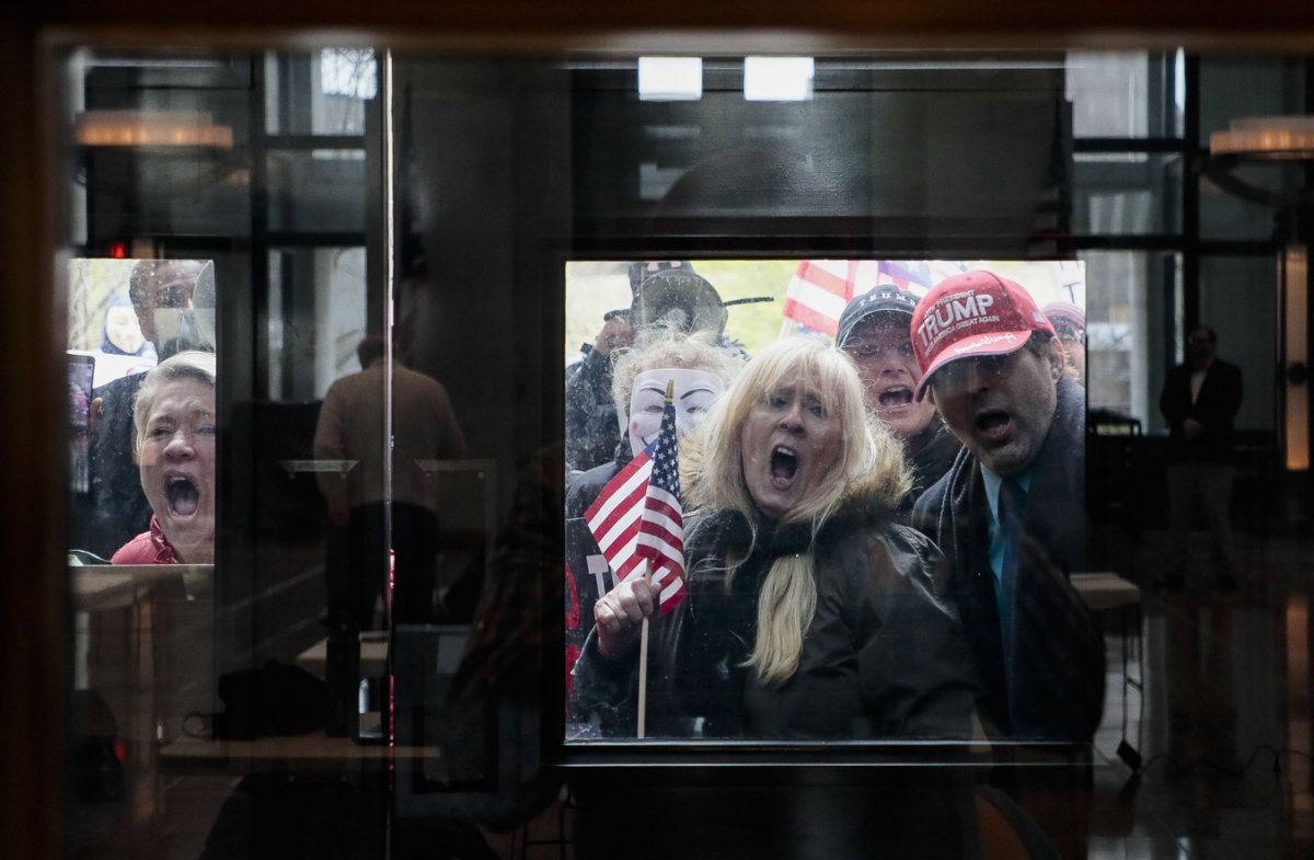 ABD'de karantinaya silahlı protesto