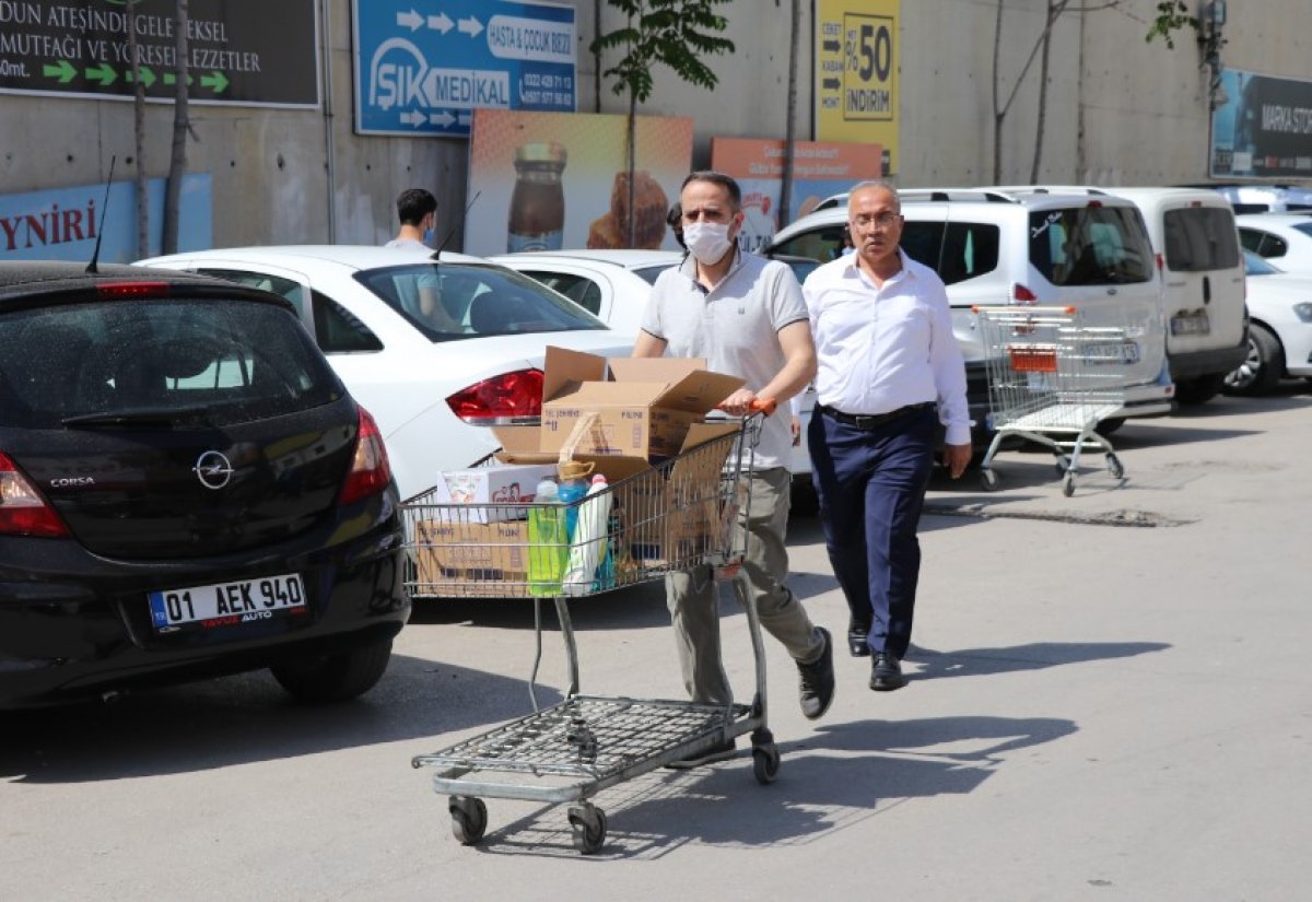 i Sokağa çıkma yasağından önce Adana'da kuyruk