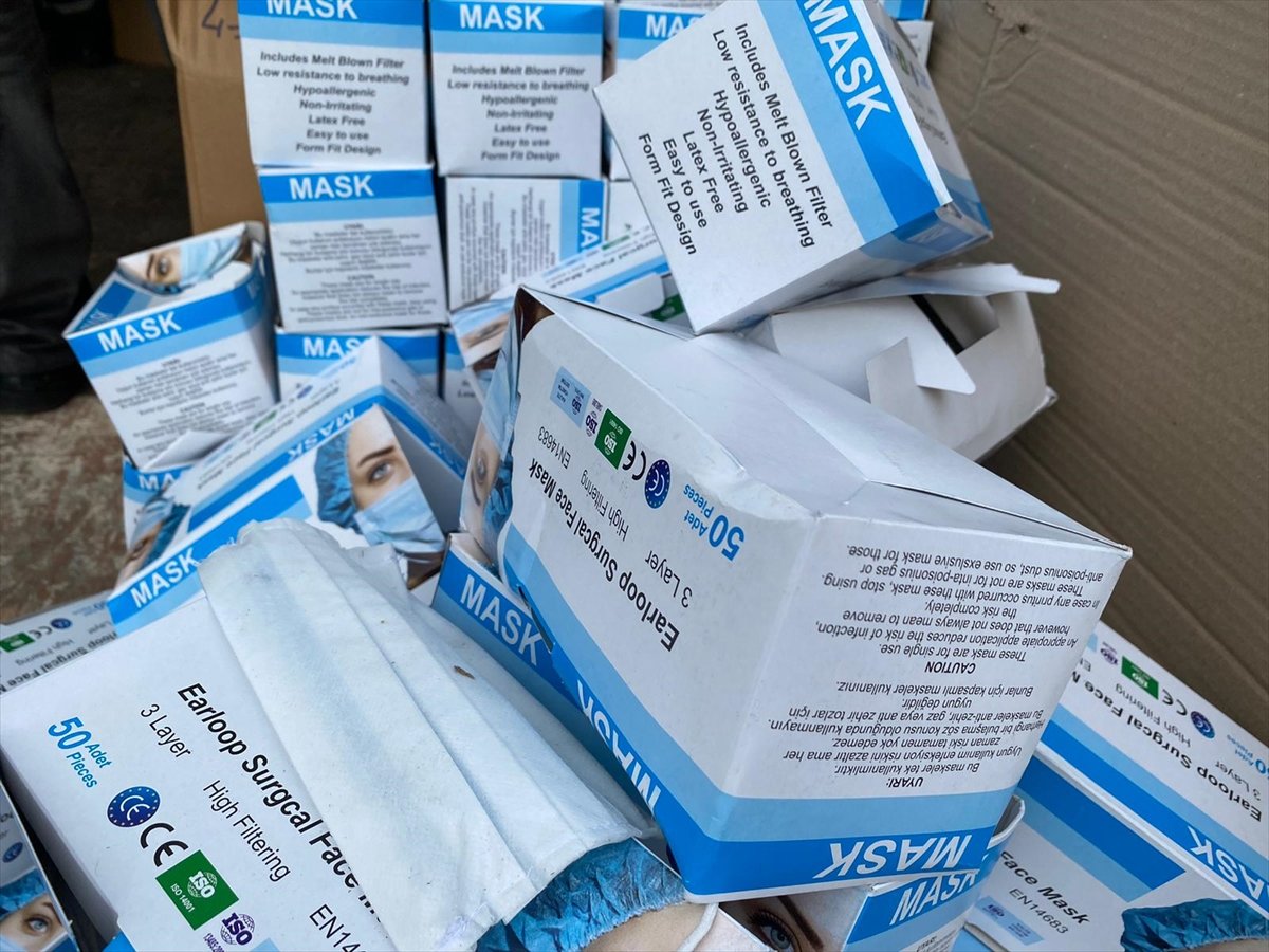 a İstanbul'a konteyner dolusu maske ve tuluma el konuldu