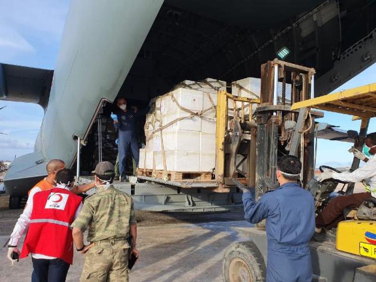d Somali'ye yardım malzemeleri ulaştı, memurun cenazesi alındı