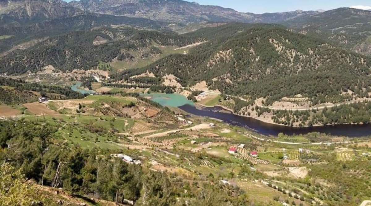 Sır Barajı'nda sular siyaha büründü