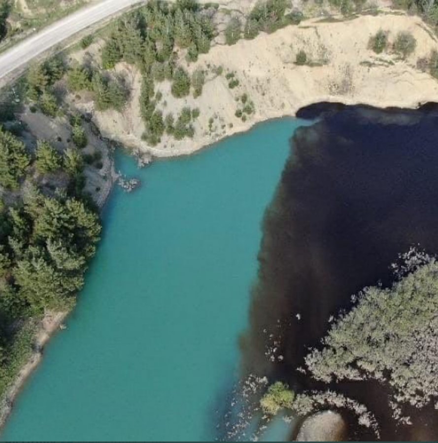 Sır Barajı'nda sular siyaha büründü