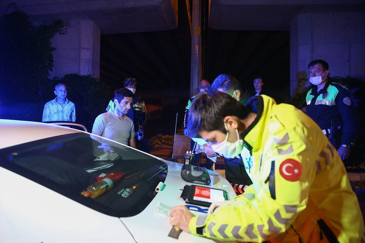 a Arka lastikleri olmayan trafiğe çıktı