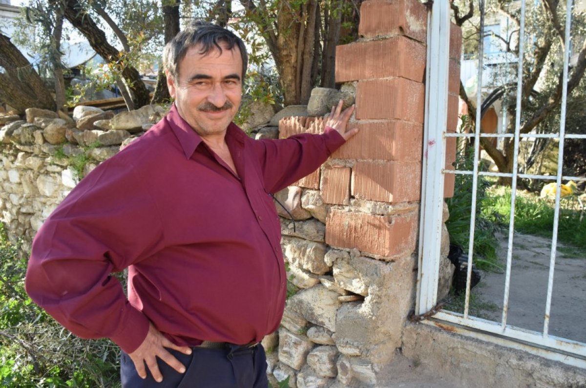 Minibüsten çaldığı teybi, sahibinin evine bıraktı