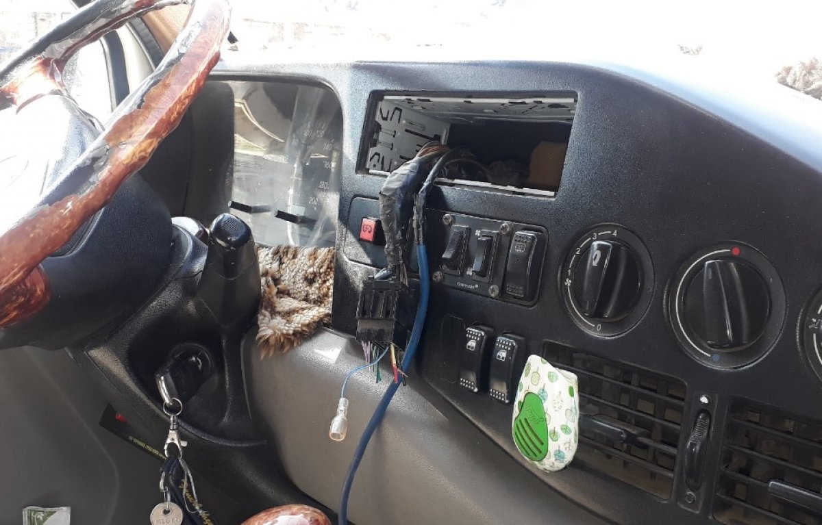 Minibüsten çaldığı teybi, sahibinin evine bıraktı