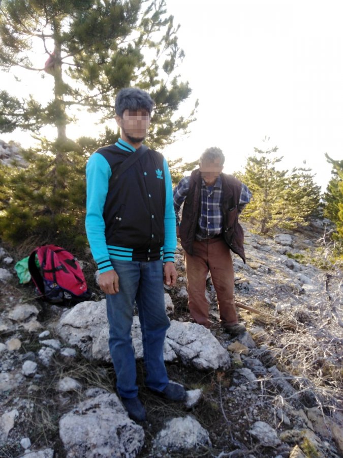 Kamp kurarak kaçak kazı yapan baba ve oğlu yakalandı