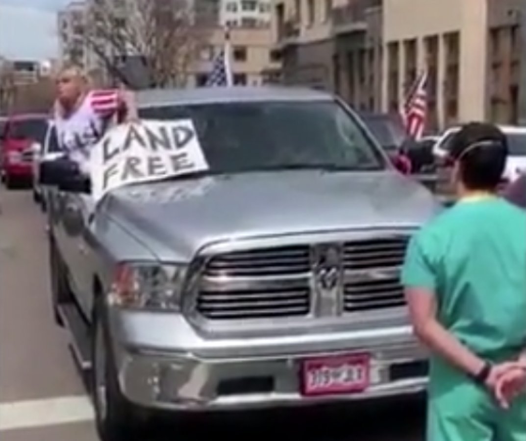 ABD'de karantina protestolarına sağlıkçılardan engel