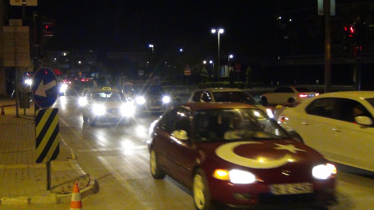 i Yasak bitti, vatandaşlar sokağa döküldü