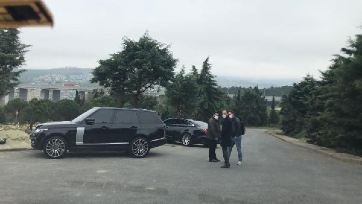 d Ebru Şallı, oğlunun mezarında dua etti