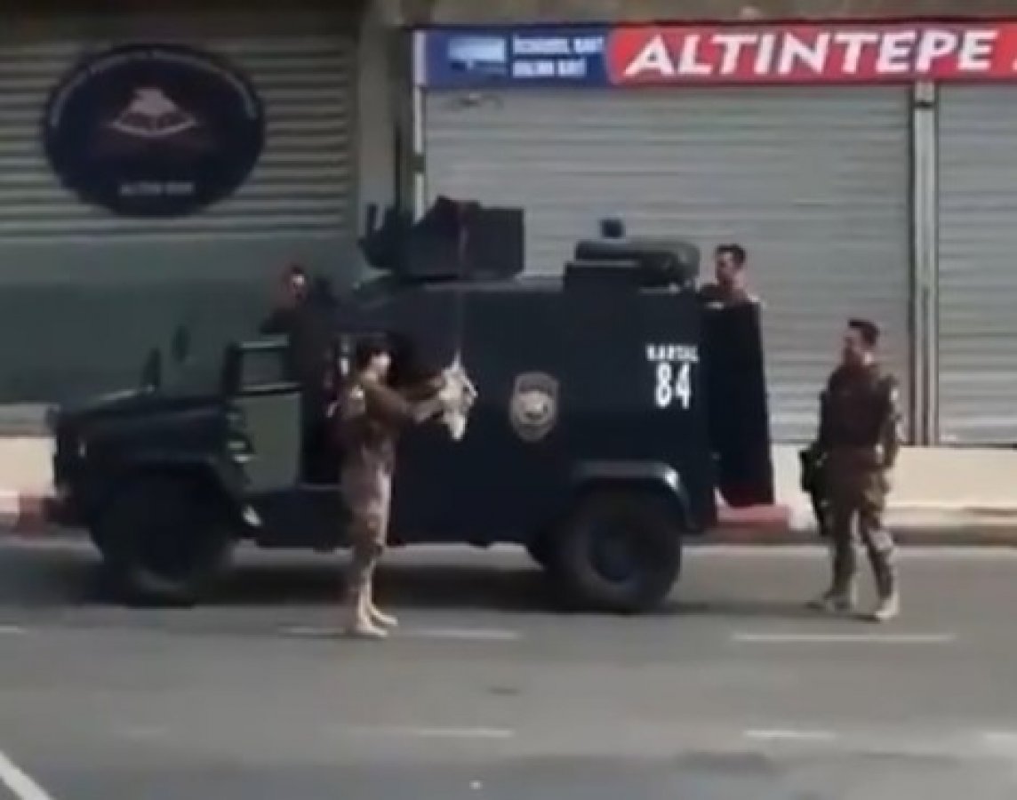 Özel Harekat polislerine çikolata sürprizi