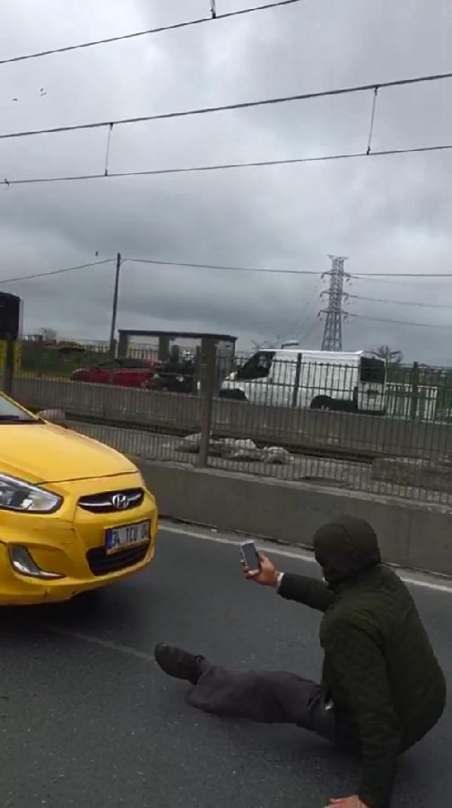 d Takside gelinini gördü, aracın önüne yattı