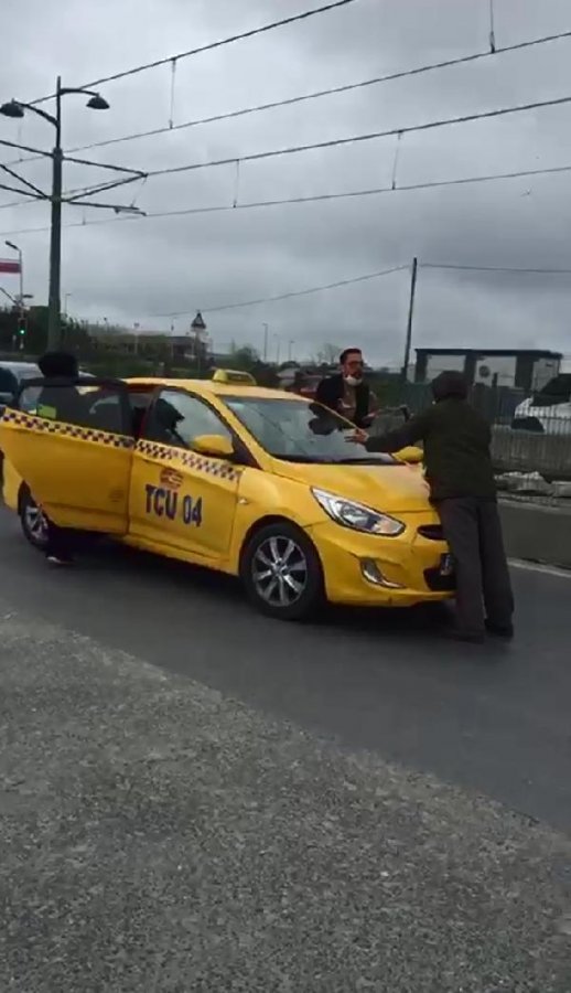 d Takside gelinini gördü, aracın önüne yattı