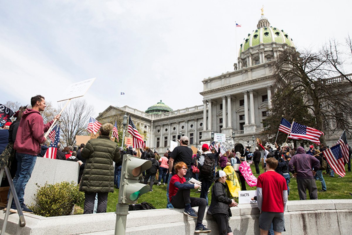 r ABD'de silahlı karantina protestosu