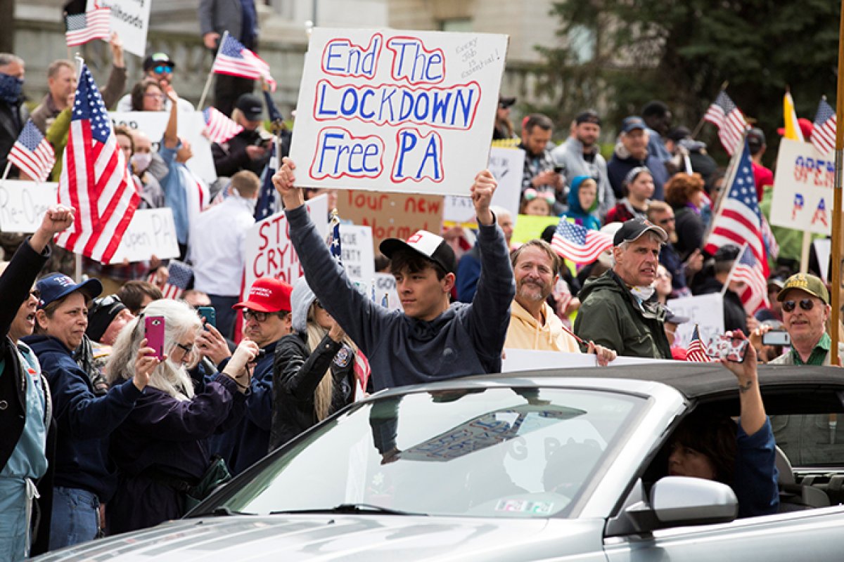 r ABD'de silahlı karantina protestosu