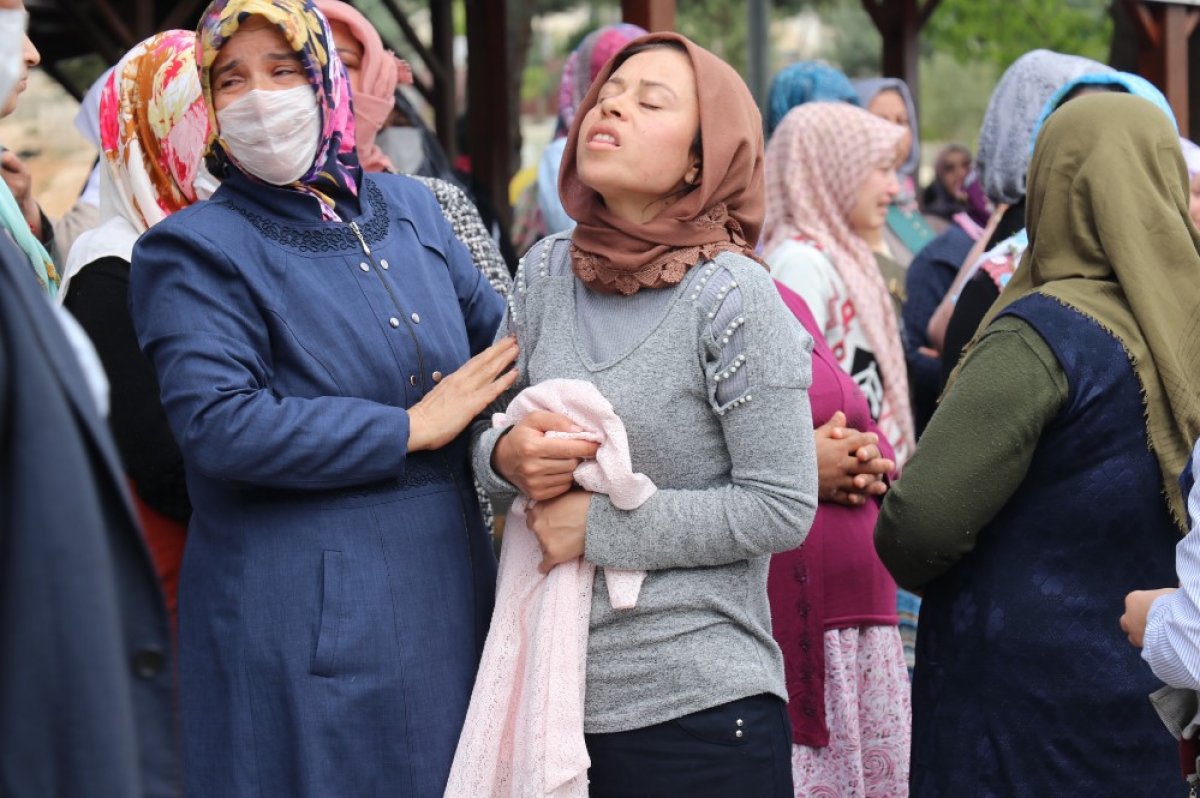 i Babasının öldürdüğü Ceylan, toprağa verildi