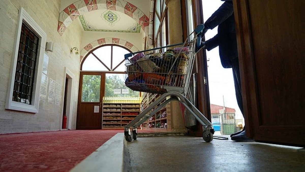 İstanbul'daki cami hayır için açıldı