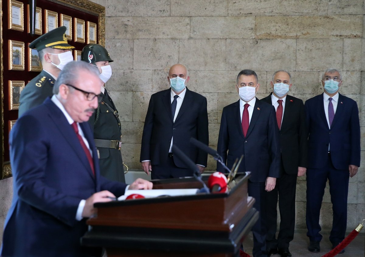 a Anıtkabir'de 23 Nisan töreni