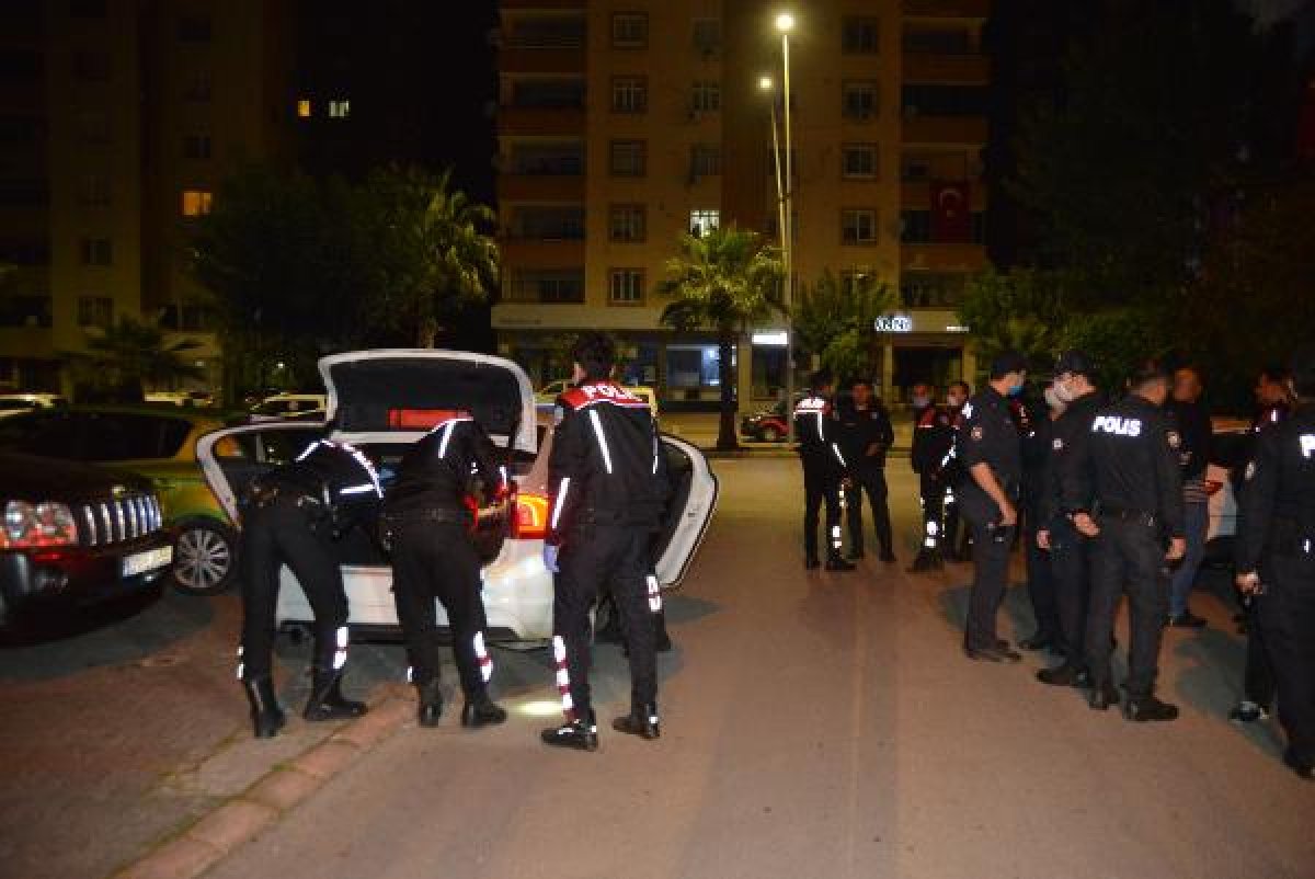 d Adana'da sokakta yakalanan genç kaçırıldığını iddia etti